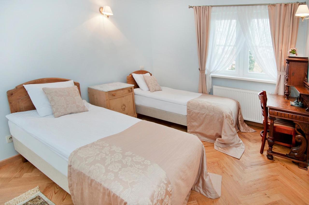 Palac W Debinie Krzeszkowice Ngoại thất bức ảnh