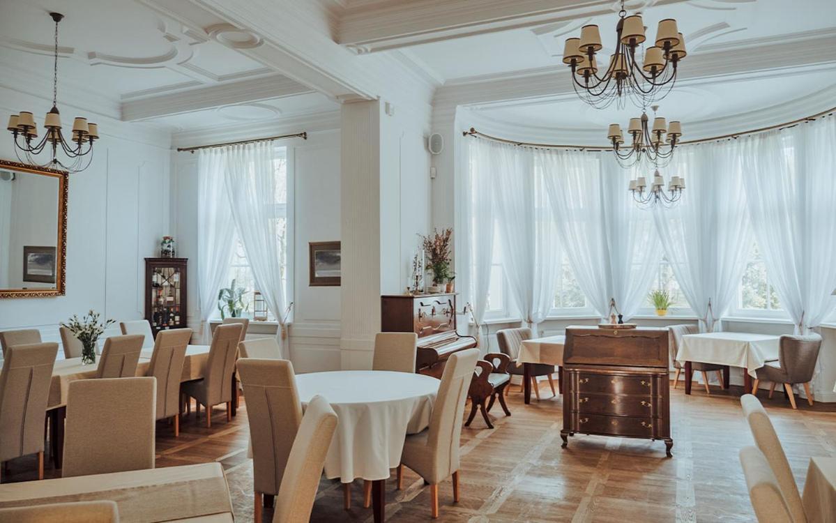Palac W Debinie Krzeszkowice Ngoại thất bức ảnh